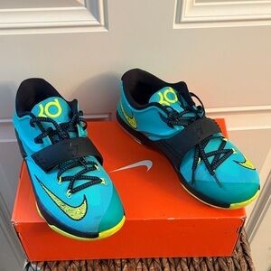 Nike Kids Teal and Black Sneakers with Yellow Accents